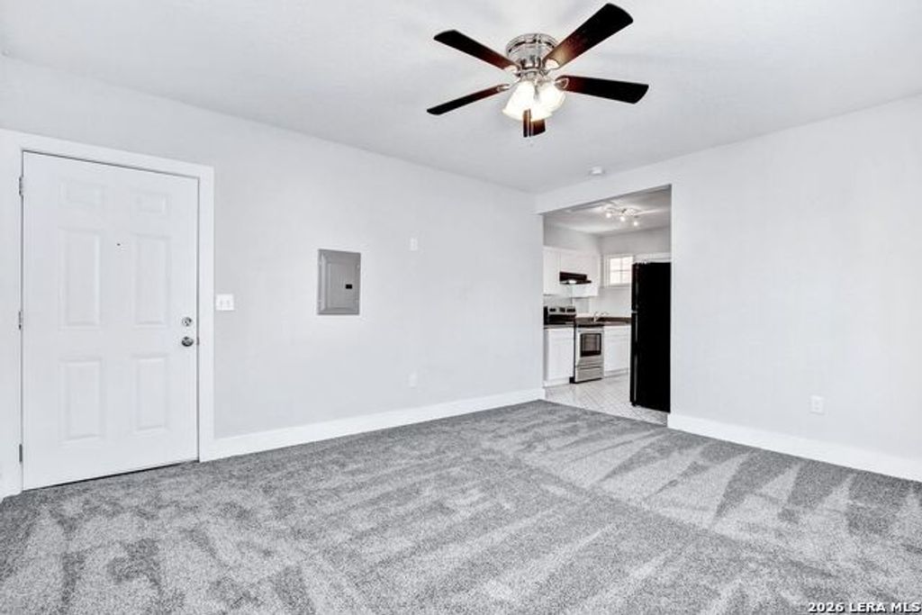 1020 W French Pl 4, San Antonio