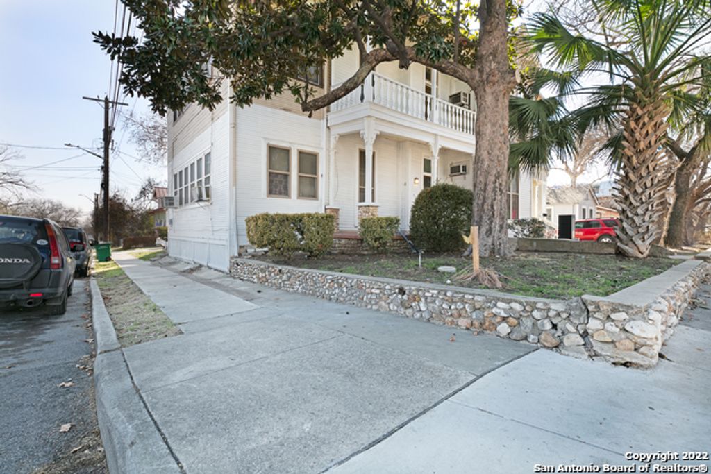 822 E Carson St 6, San Antonio