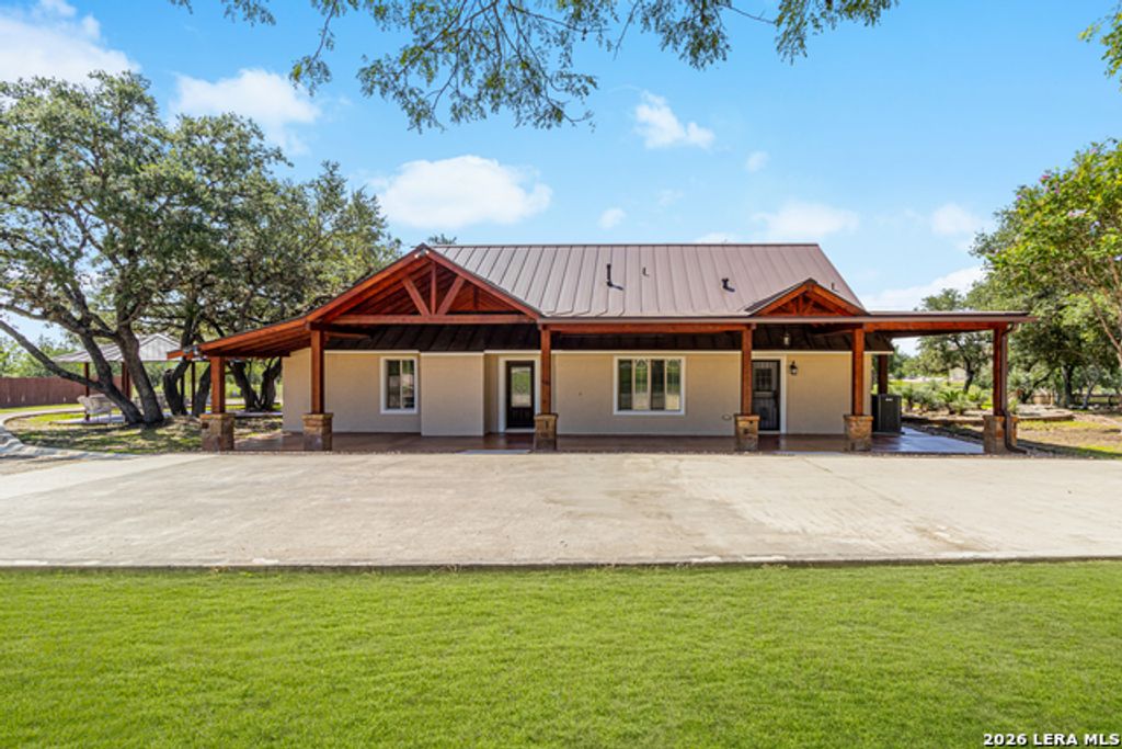 160 County Road 4801, Castroville