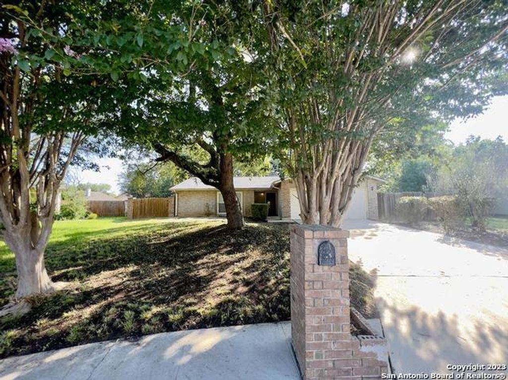 10445 Country Breeze, San Antonio