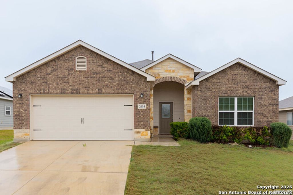2614 Pismo Beach, Converse