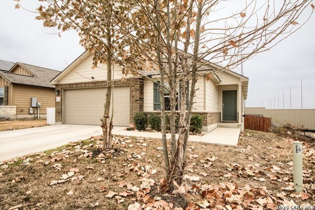 222 High Fence Rd, San Antonio