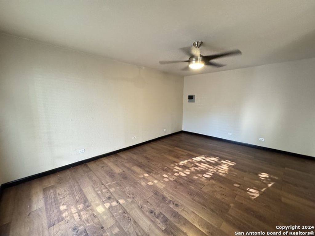 211 Natalen Ave 103, San Antonio