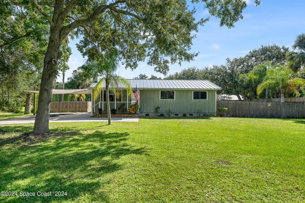 9633 Honeysuckle Drive, Sebastian