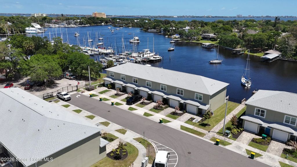 913 Paddleboard Court, Melbourne