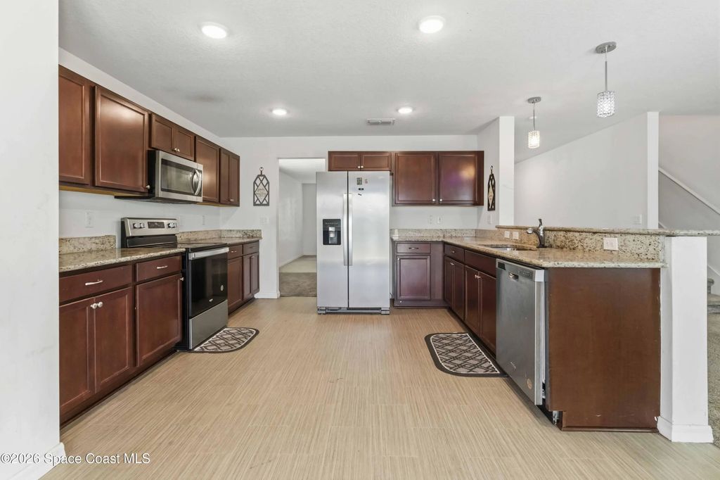 546 Cooper Court Sw, Palm Bay