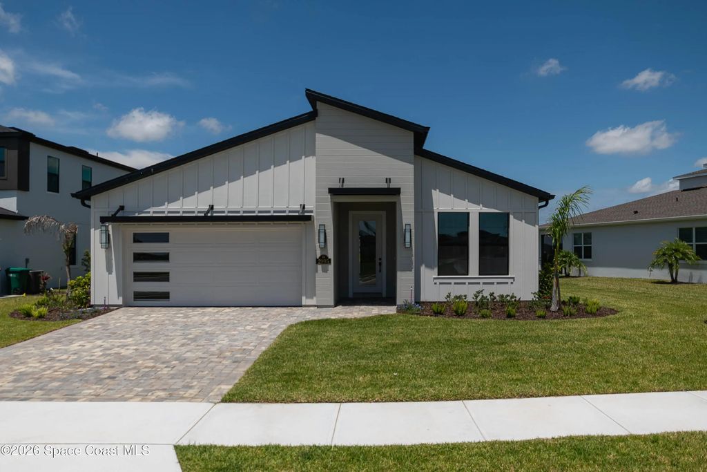 2995 Dampier Drive, Melbourne