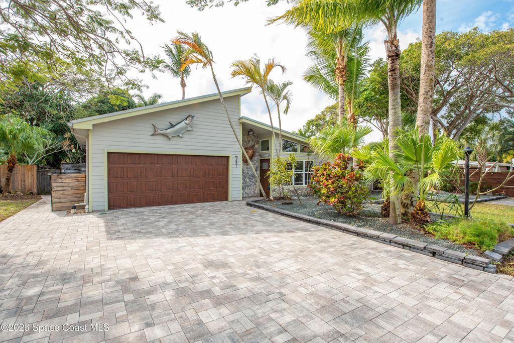 331 Avenida Del Sol Avenue, Indialantic