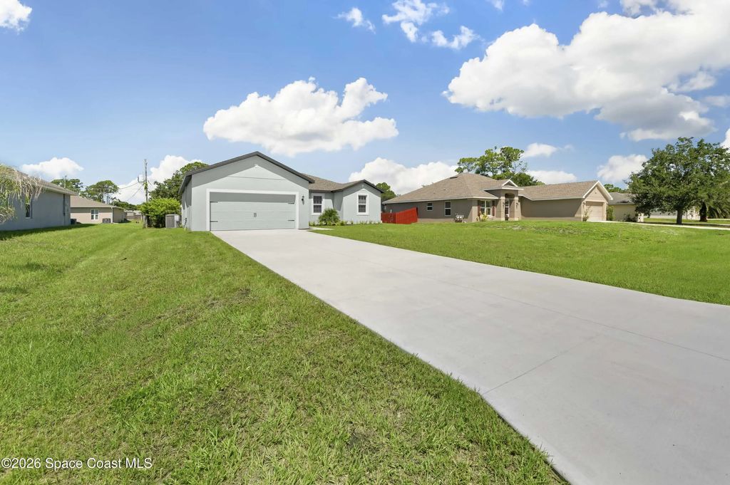 810 De Groodt Road Sw, Palm Bay