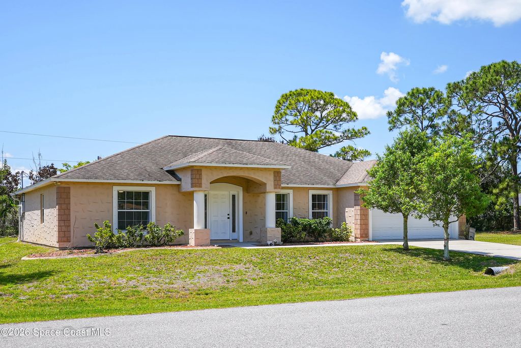 550 Brickell Street Se, Palm Bay