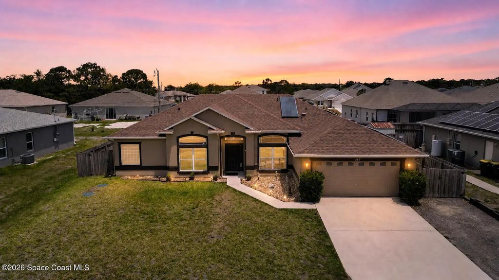 567 Mimosa Street Sw, Palm Bay