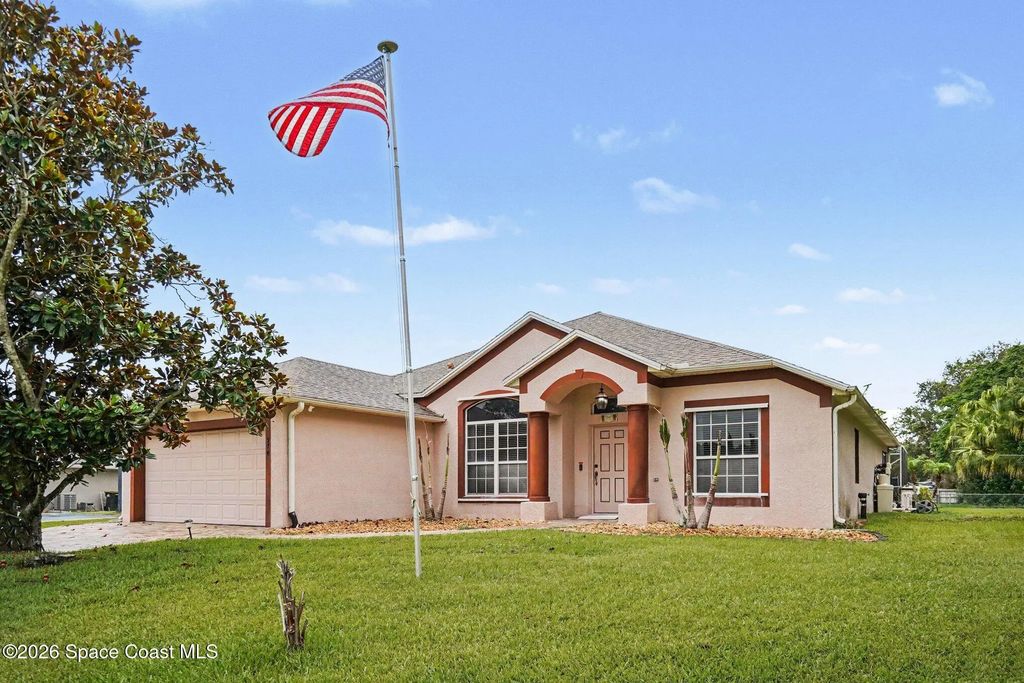974 Pebble Avenue Ne, Palm Bay