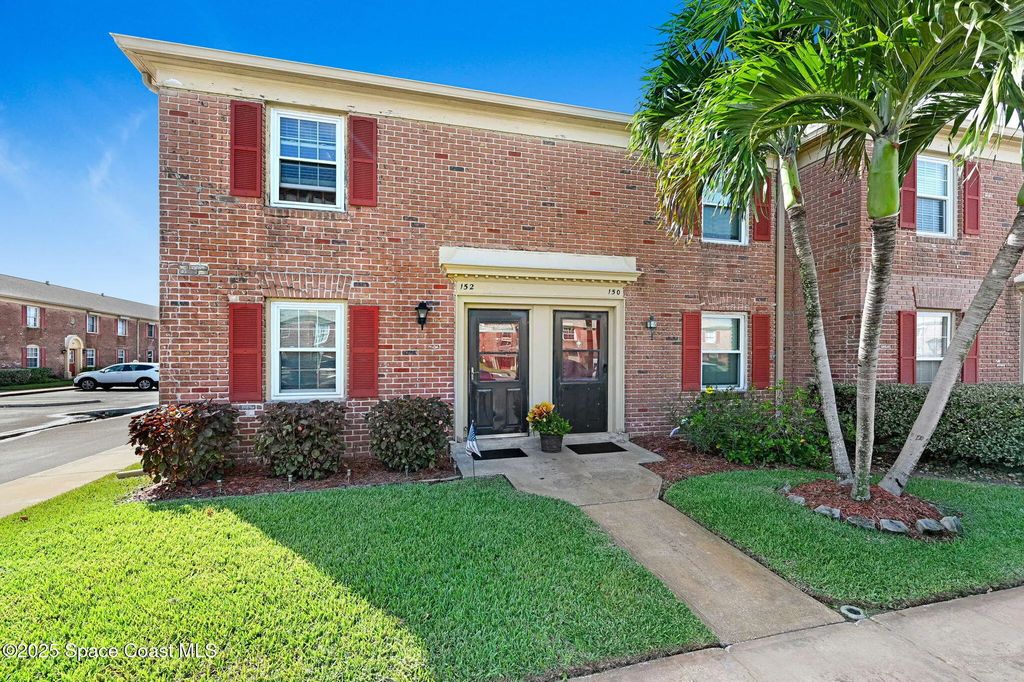 152 E East Colonial Court Court 84, Indian Harbour Beach