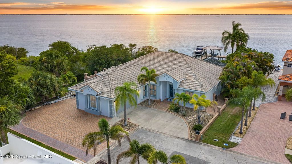 809 W Central Boulevard, Cape Canaveral