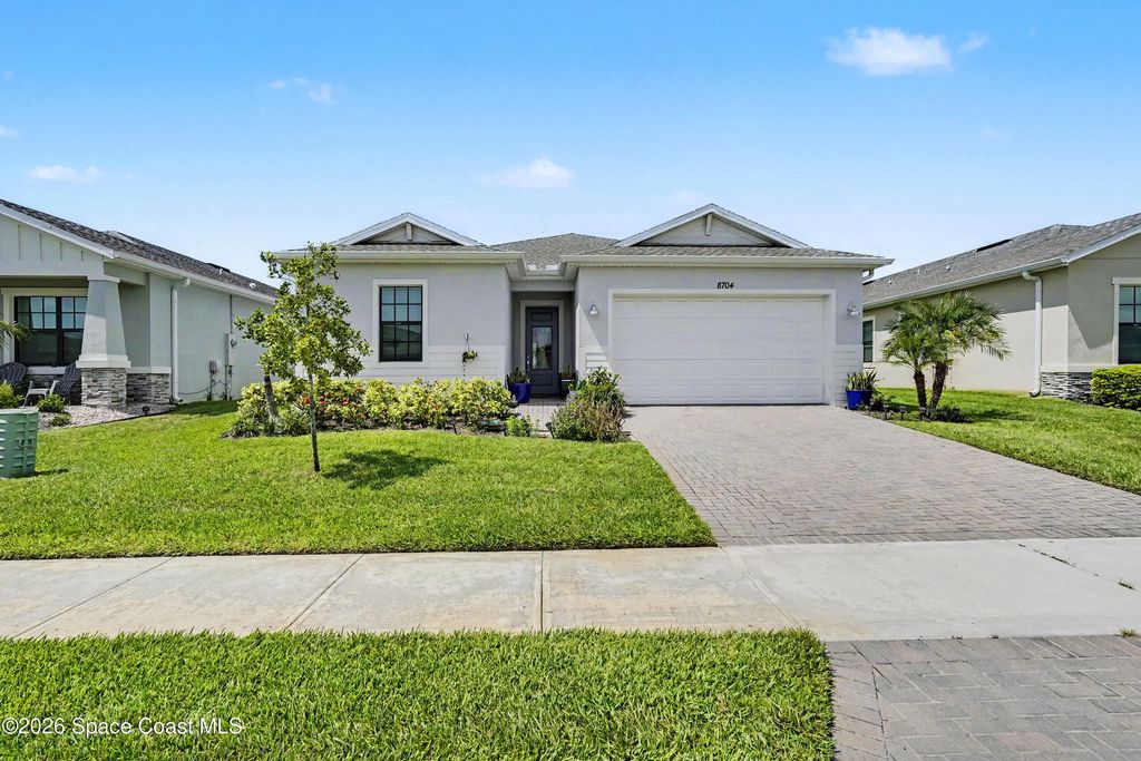8704 Alister Drive, Melbourne