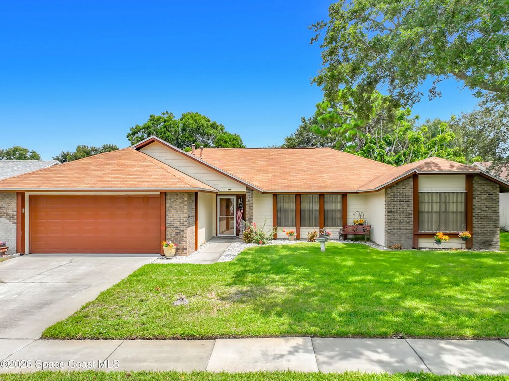 132 Oak Lake Road, Melbourne
