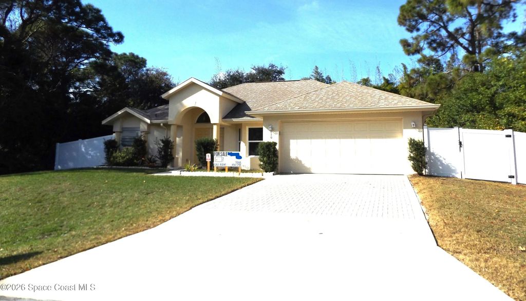 110 White Road Sw, Palm Bay