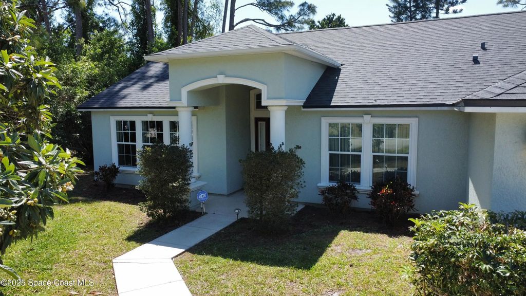 1422 Kaslo Circle Nw, Palm Bay