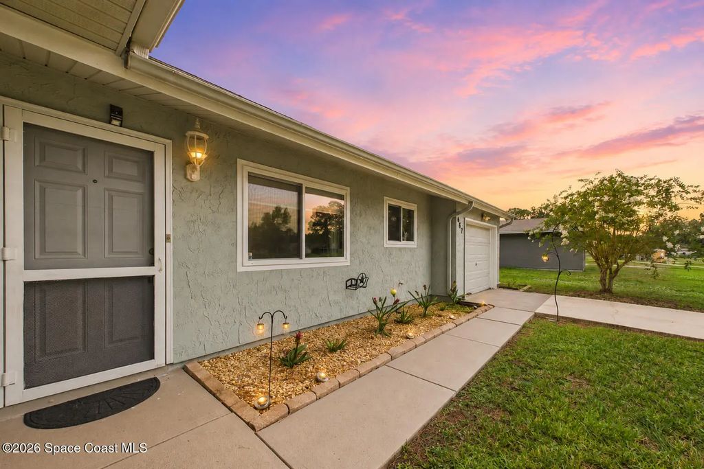 467 Grenadier Avenue Nw, Palm Bay