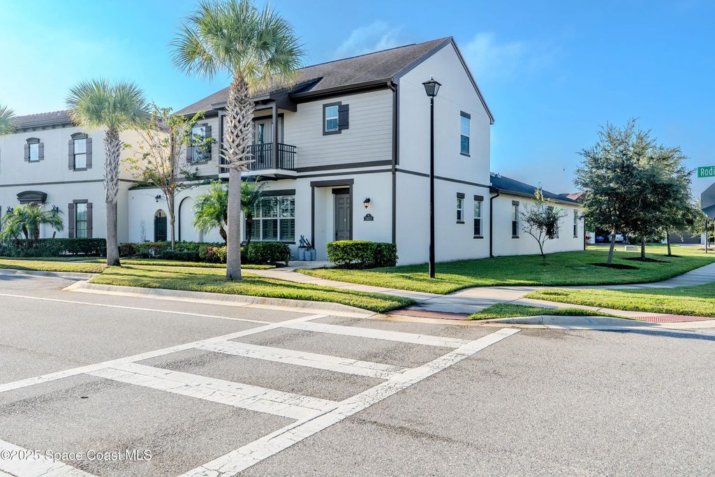 2453 Rodina Drive, Melbourne