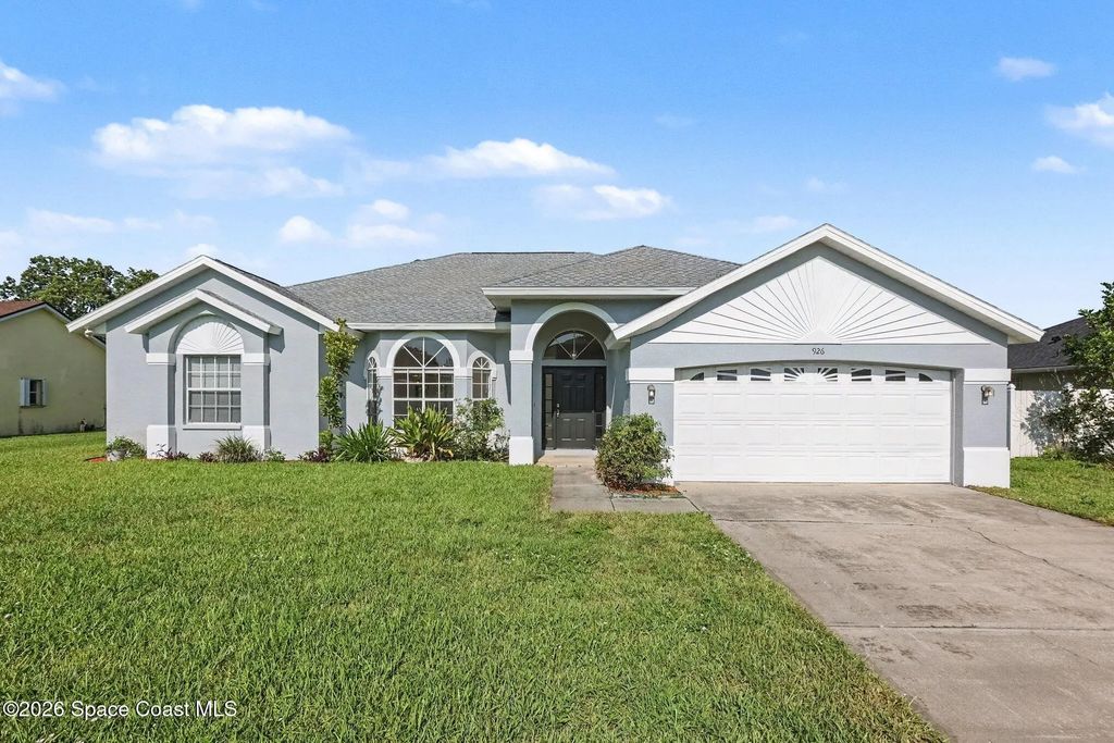 926 Pine Walk Court Ne, Palm Bay