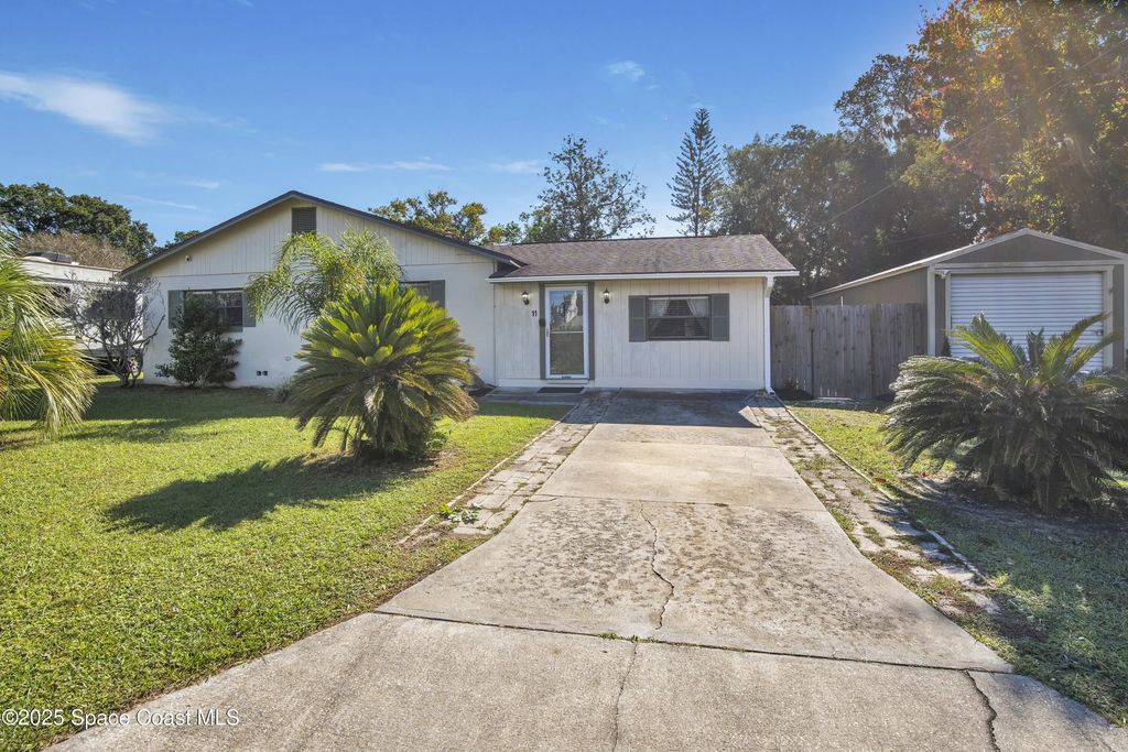 11 Aster Drive, DeBary