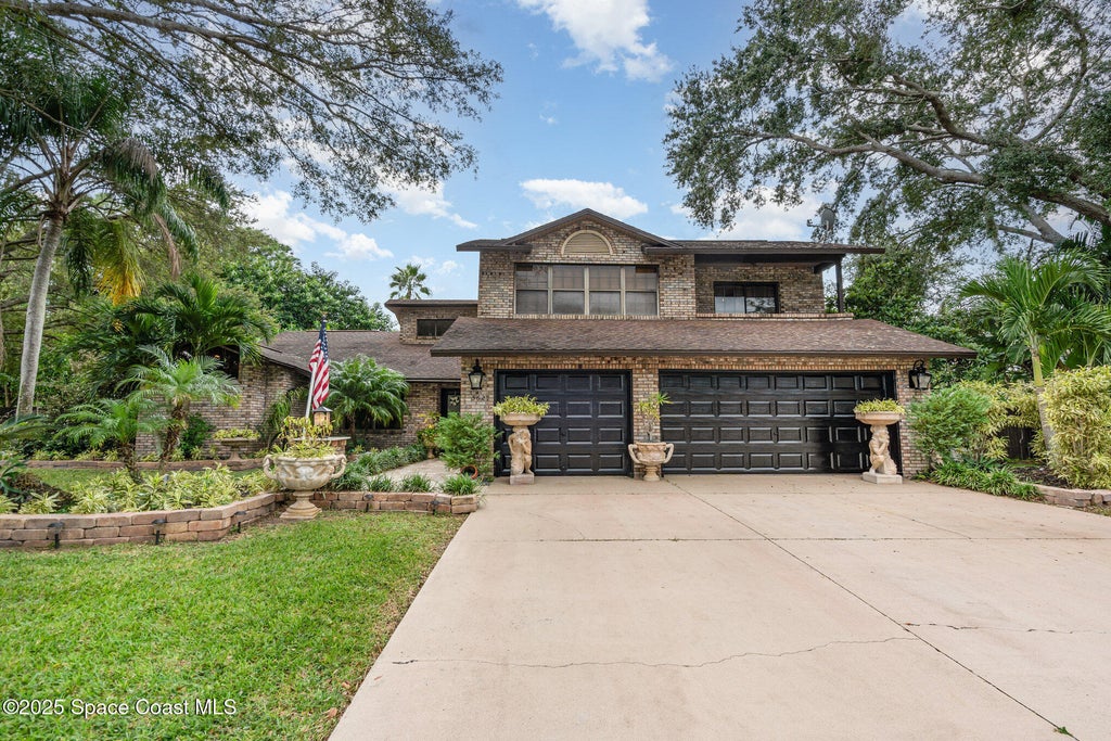 562 Lake Ashley Circle, Melbourne