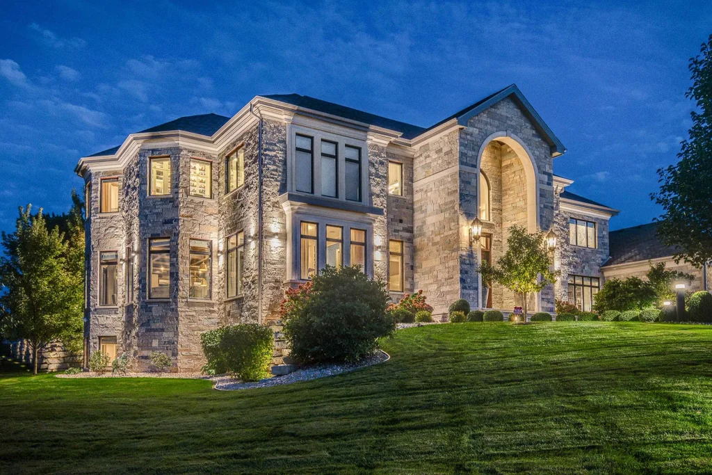 9809 Trappers Trail, Madison