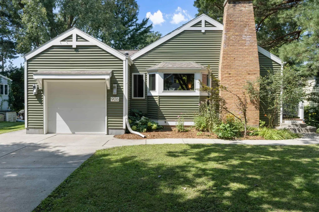 906 Swarthmore Court, Shorewood Hills