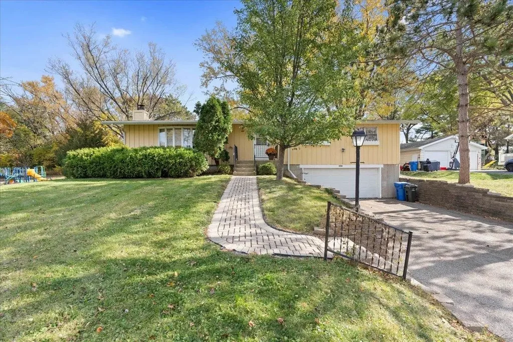 2380 Blue Grass Lane, Fitchburg