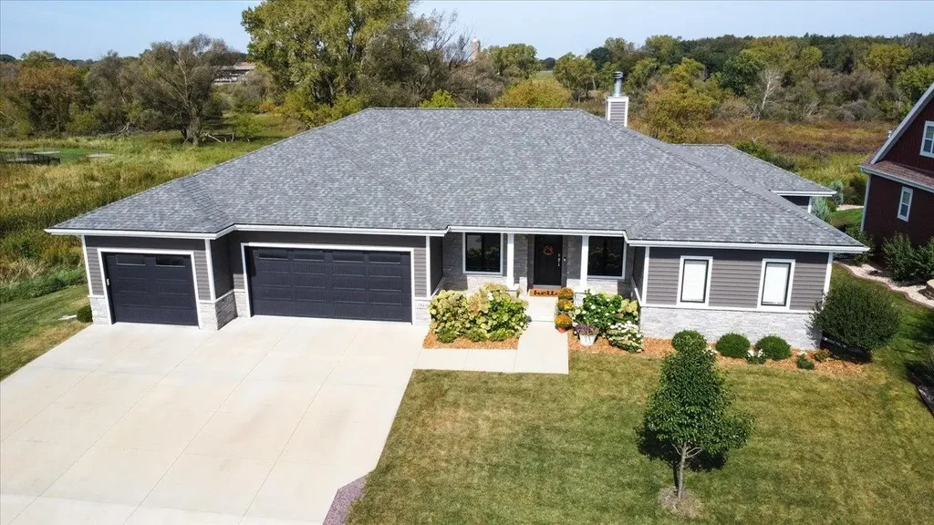 7814 Bluestem Trail, DeForest