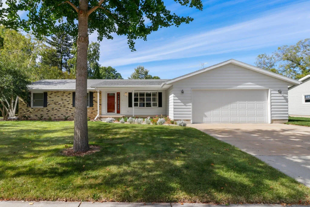 212 Walmar Drive, Sun Prairie