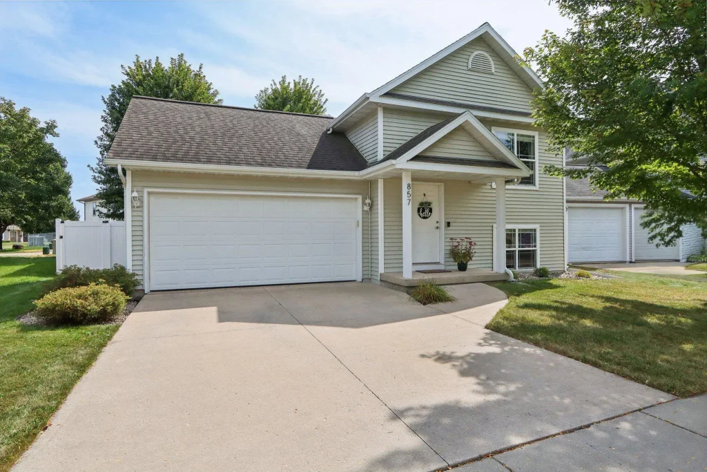 857 Robin Drive, Sun Prairie