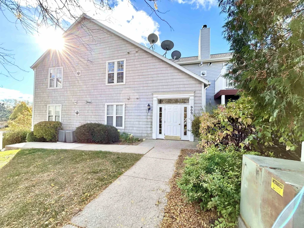#4 - 909 Harbor House Drive, Madison