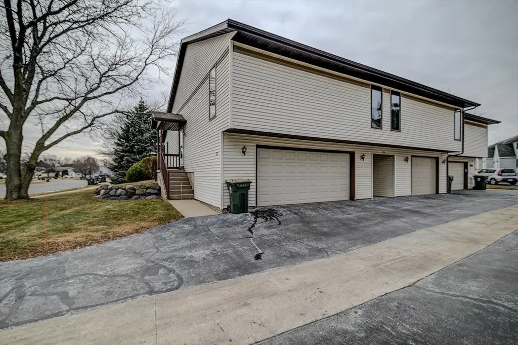 122 White Tail Drive, Sun Prairie