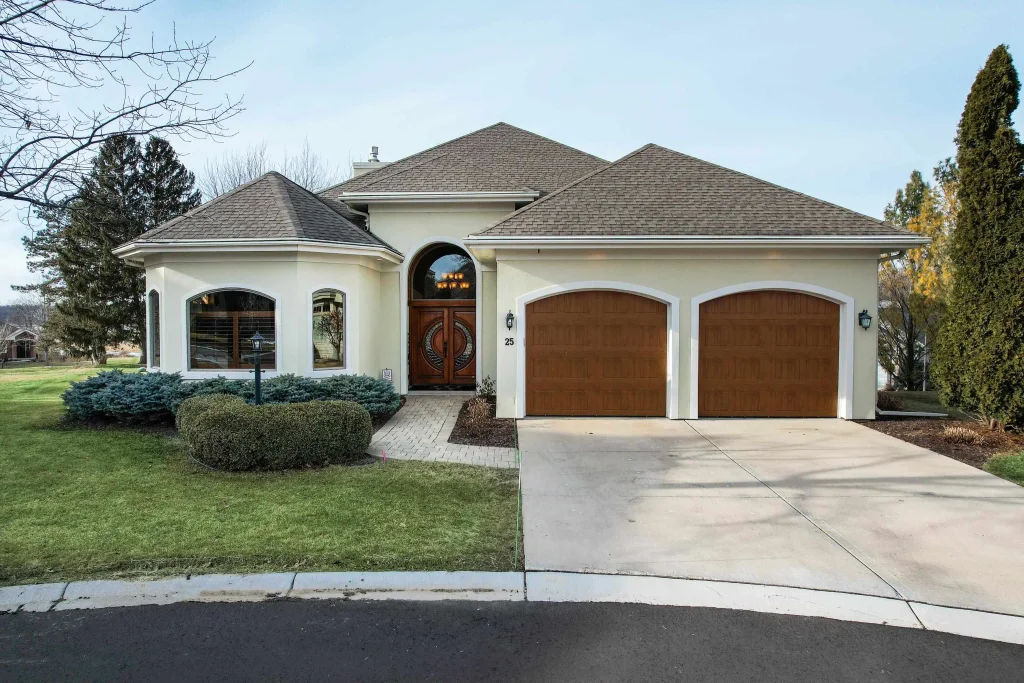 25 Arboredge Way, Fitchburg