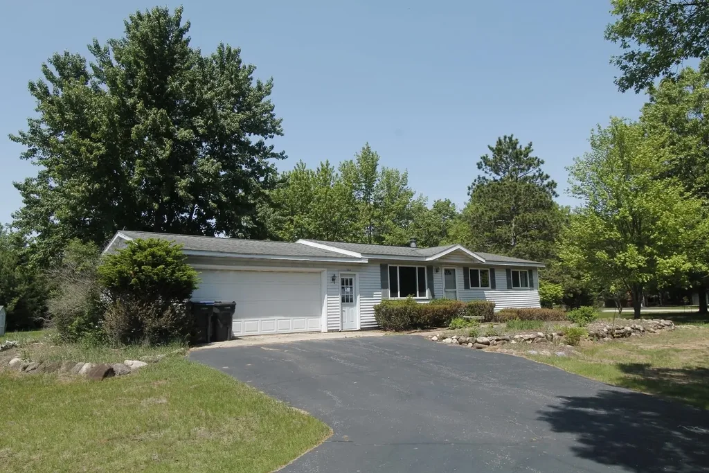 153 Carriage Road, Montello