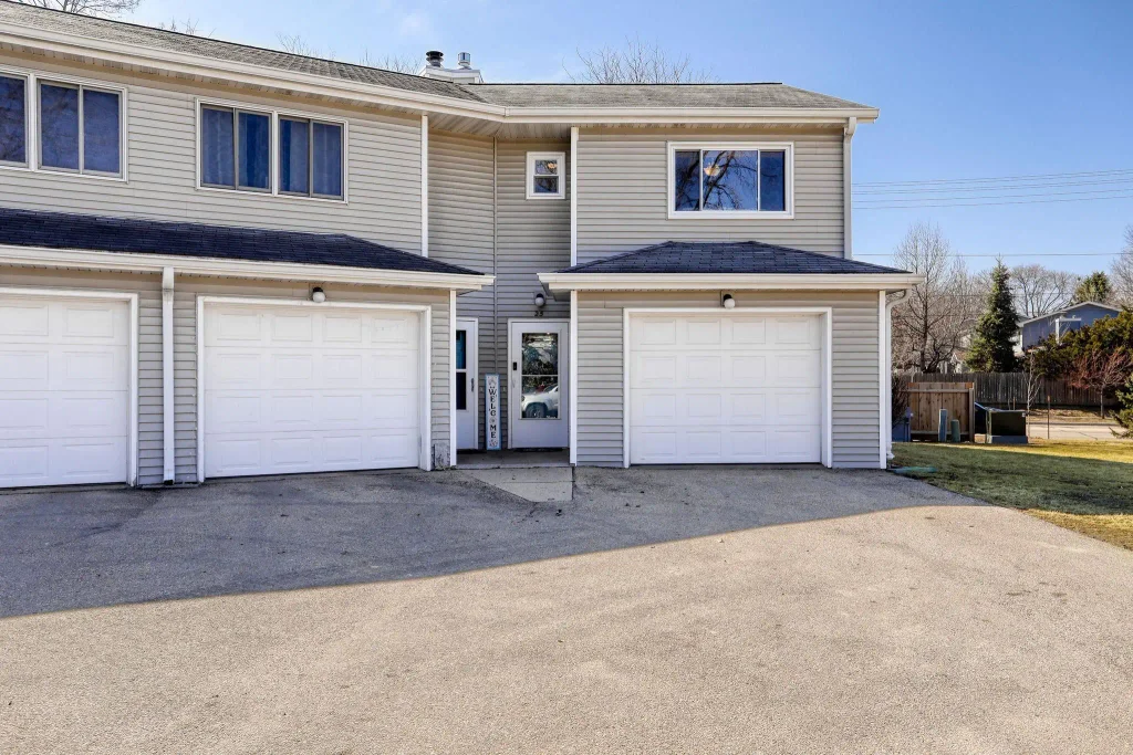 25 Ponwood Circle, Madison