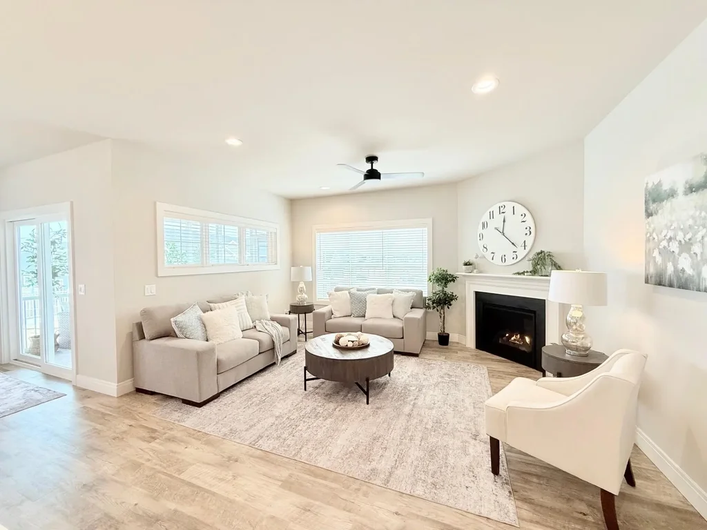 #4 - Unit 2-4 Bellflower Drive, Deforest