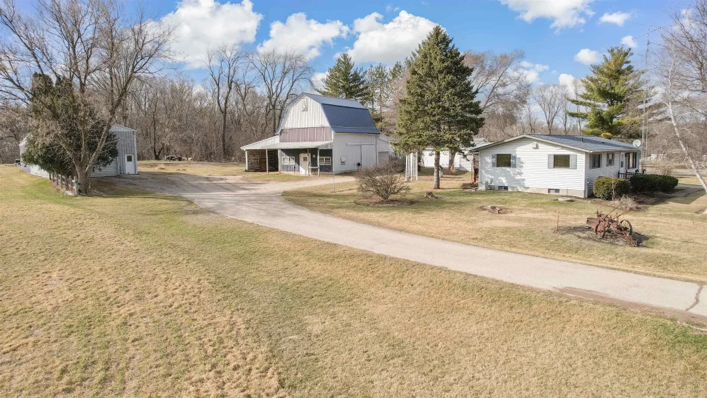 N6741 S Center Road, Beaver Dam