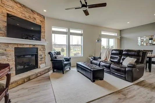 Photo of Listing #1996906