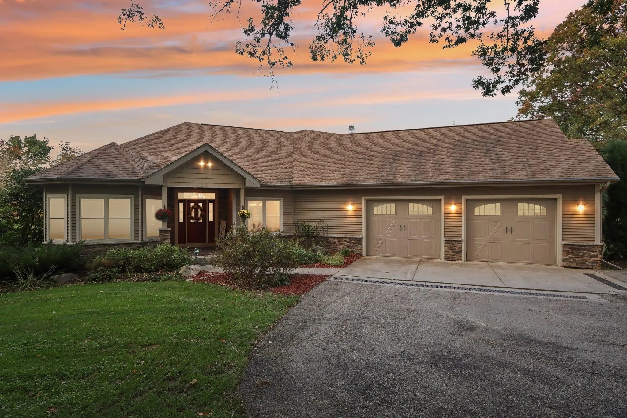 Photo of Listing #1996947