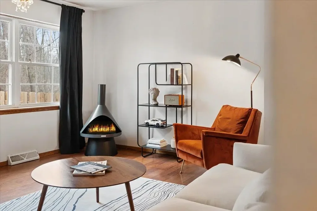 #d - 1321 Tompkins Drive, Madison