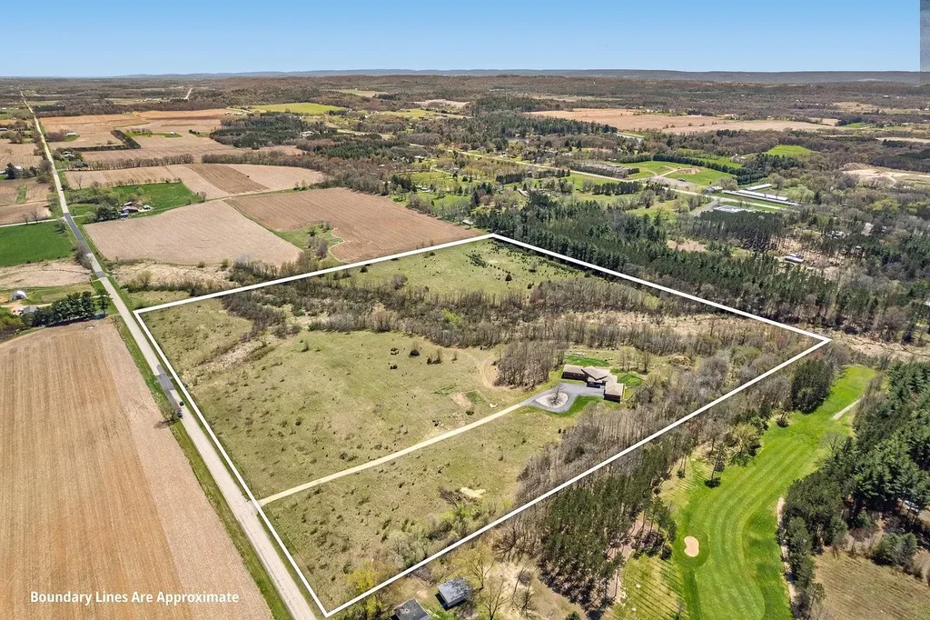 E7521 N Reedsburg Road, Reedsburg