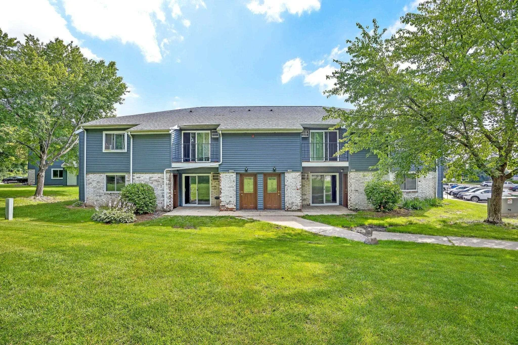 1202 Whispering Pines Way, Fitchburg