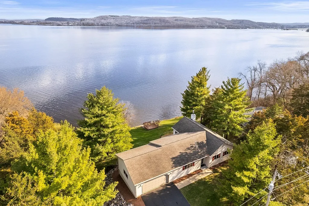 S7214 Camp Lake Wisconsin Road, Merrimac