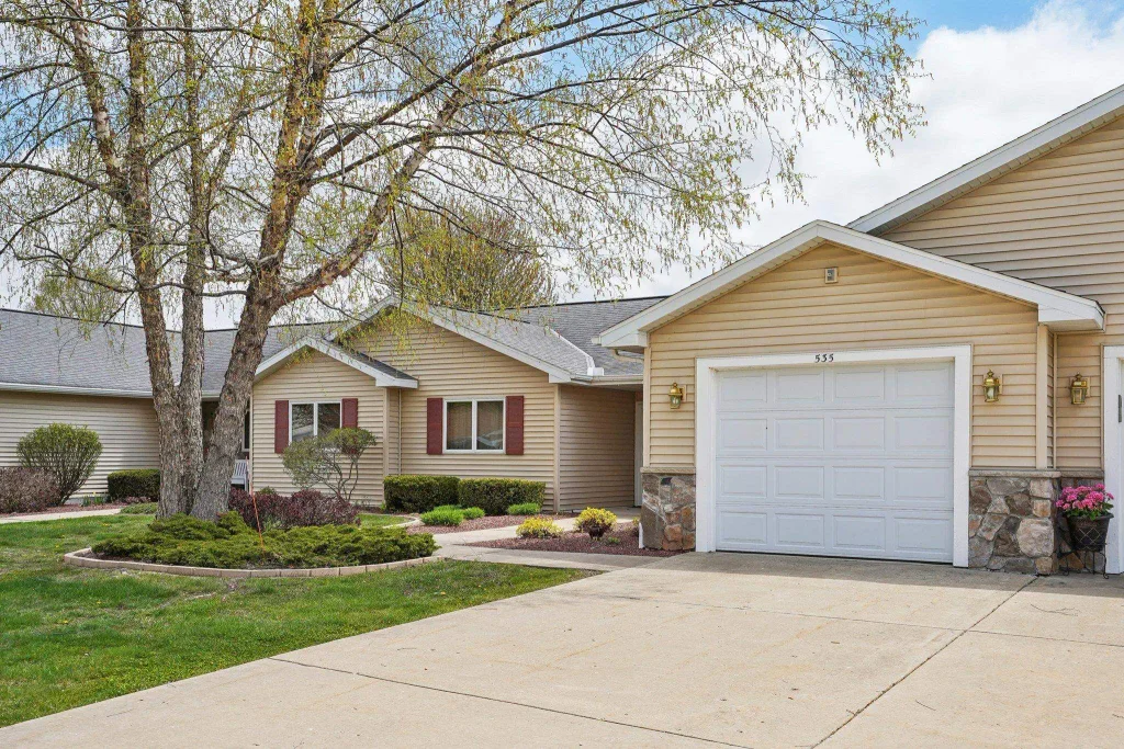 535 Country Lane, Cambridge