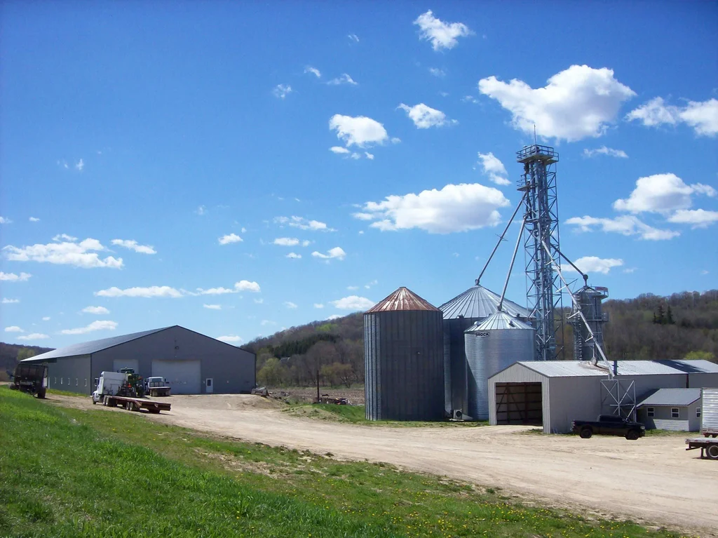 E17489 County Road F, Hillsboro