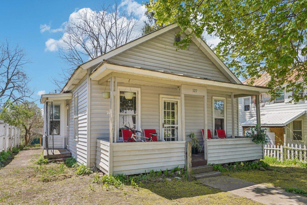 327 8th Avenue, Baraboo