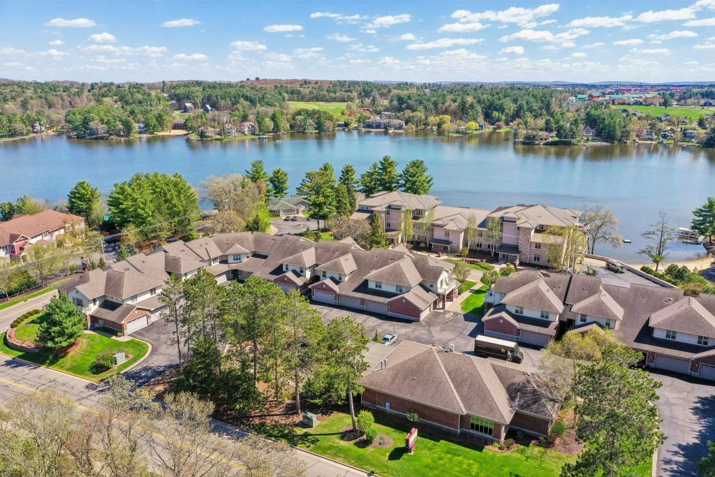 #202 - 670 E Lake Avenue, Lake Delton